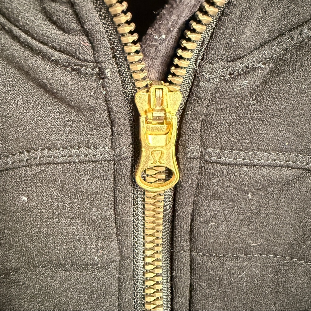 Lululemon Fleece Out Jacket Color - Picture 3 of 8
